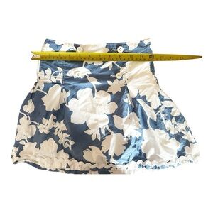 This is a blue & white floral skirt that has beautiful detail!!